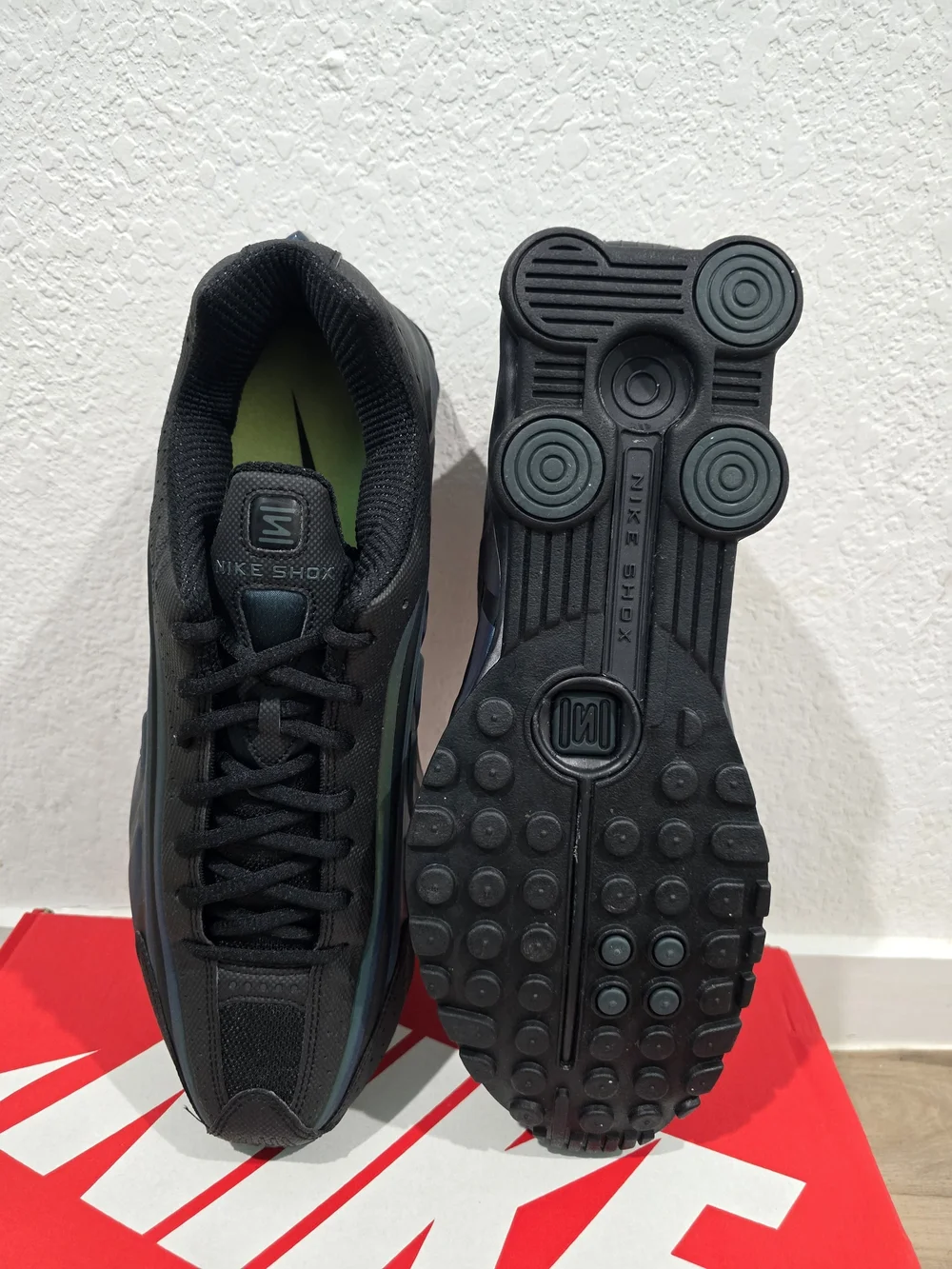 Nike Men’s Black Iridescent Shox Running Shoes
